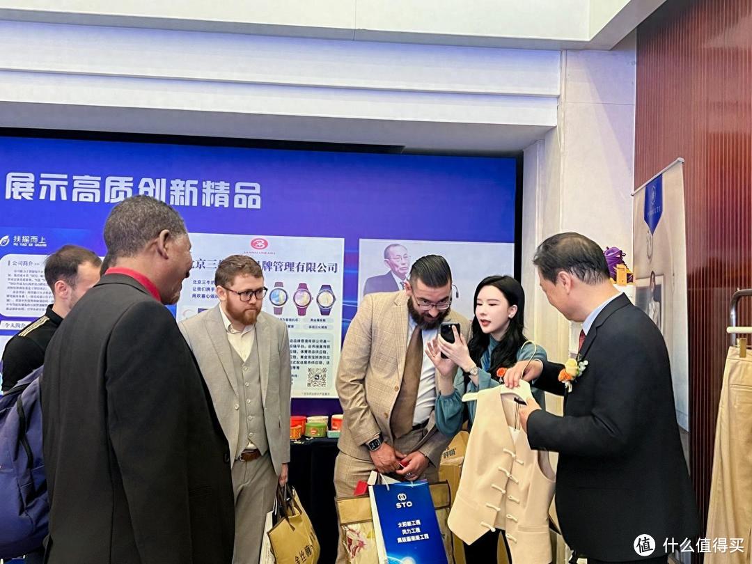 林琴:2024中国服装创新先锋,引领时尚新浪潮