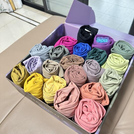 Lululemon多种面料的舒适与功能对比体验